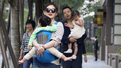 陈妍希霍建华：你这样抱娃 孩子不难受吗？！